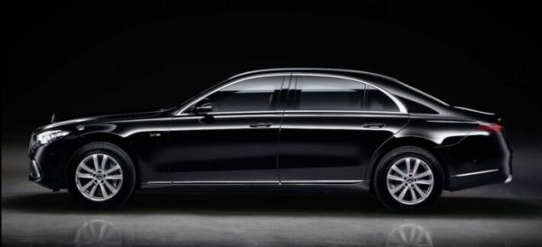 Компания Mercedes-Benz представила бронированную версию седана S-Class нового поколения