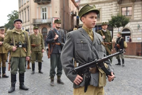 «Кто на русском, того выгоняют». Украина восхитилась 9-летним нацистом